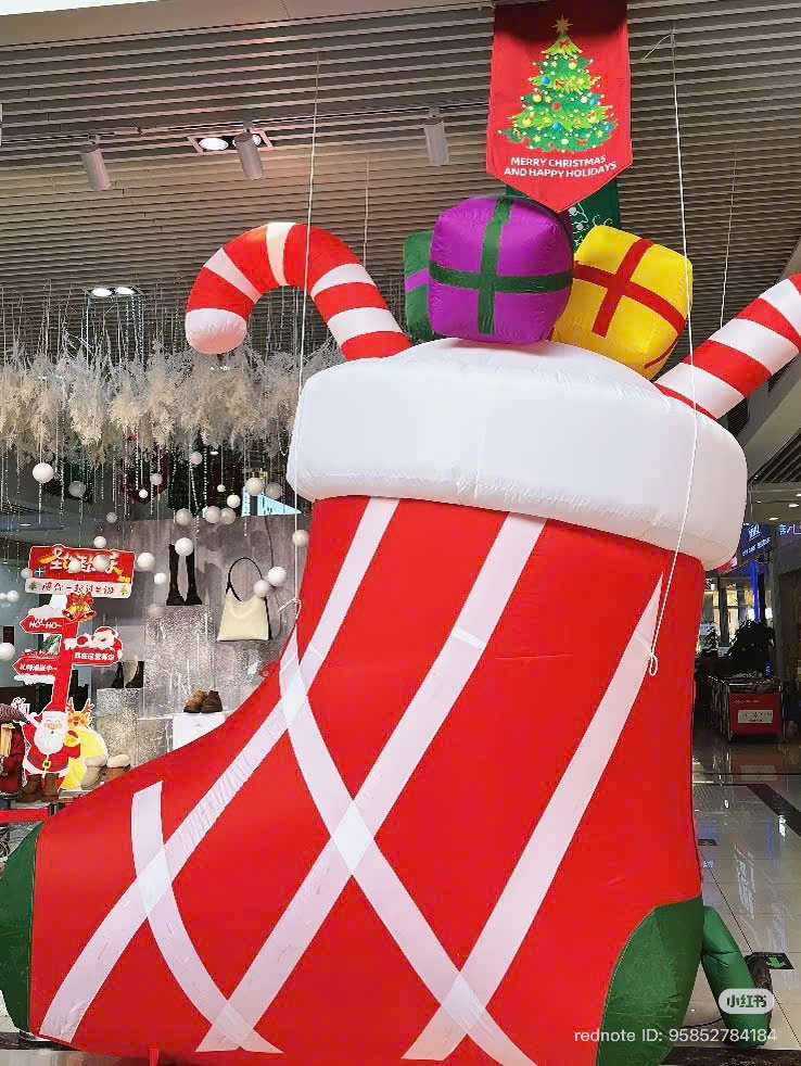 Giày noel khổng lồ