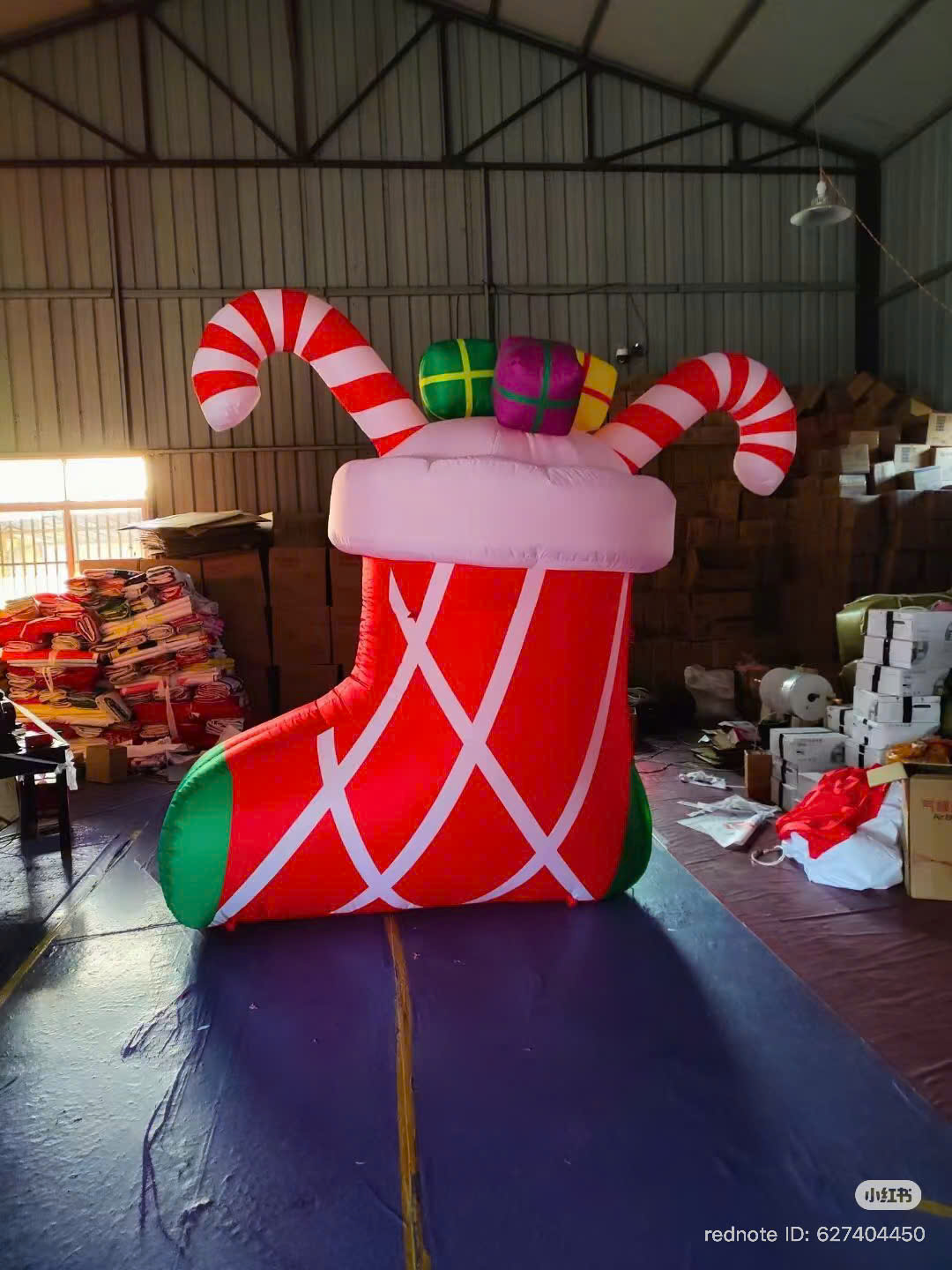 Giày noel khổng lồ