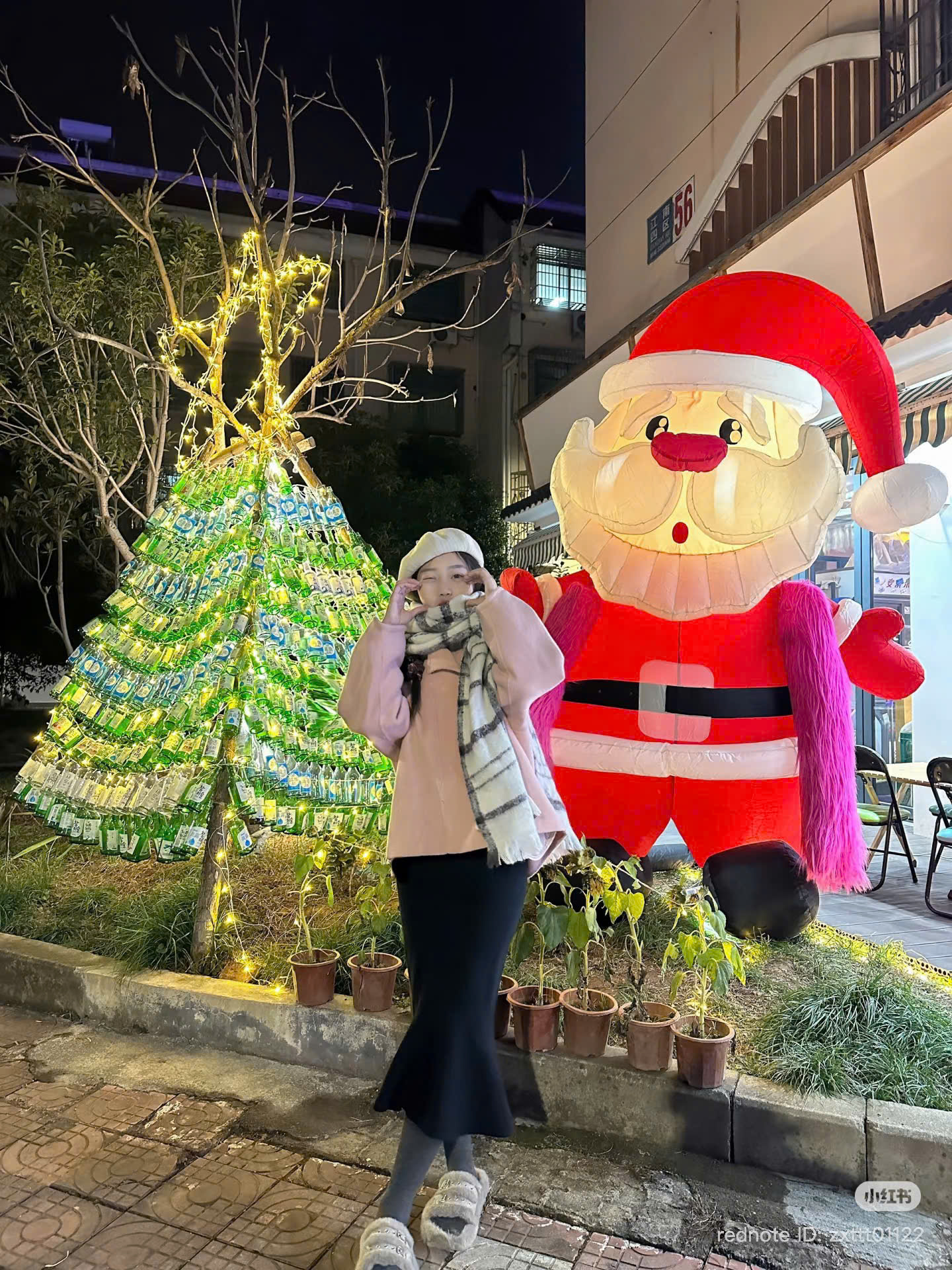 Ông già noel đứng