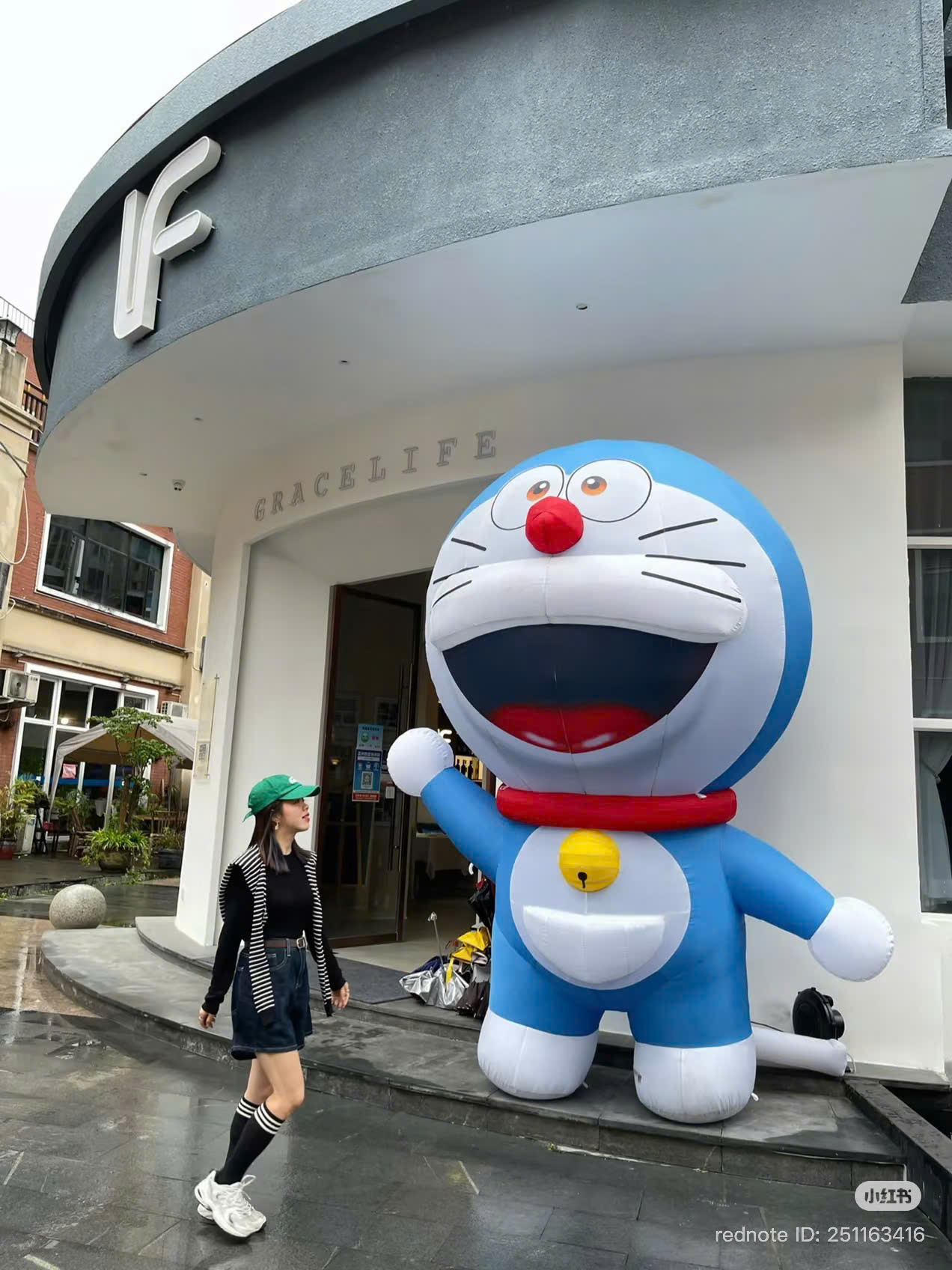 Mascot Doraemon bơm hơi