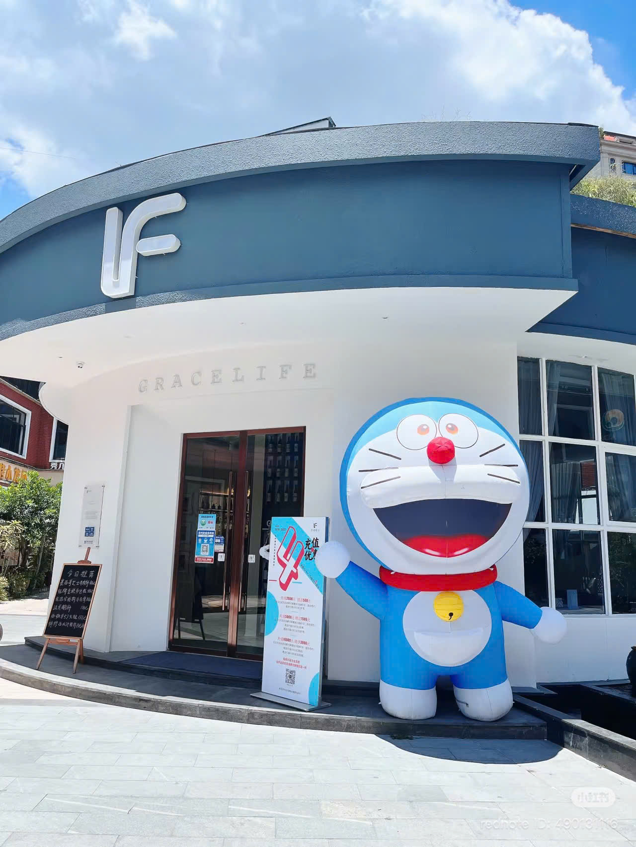 Mascot Doraemon bơm hơi