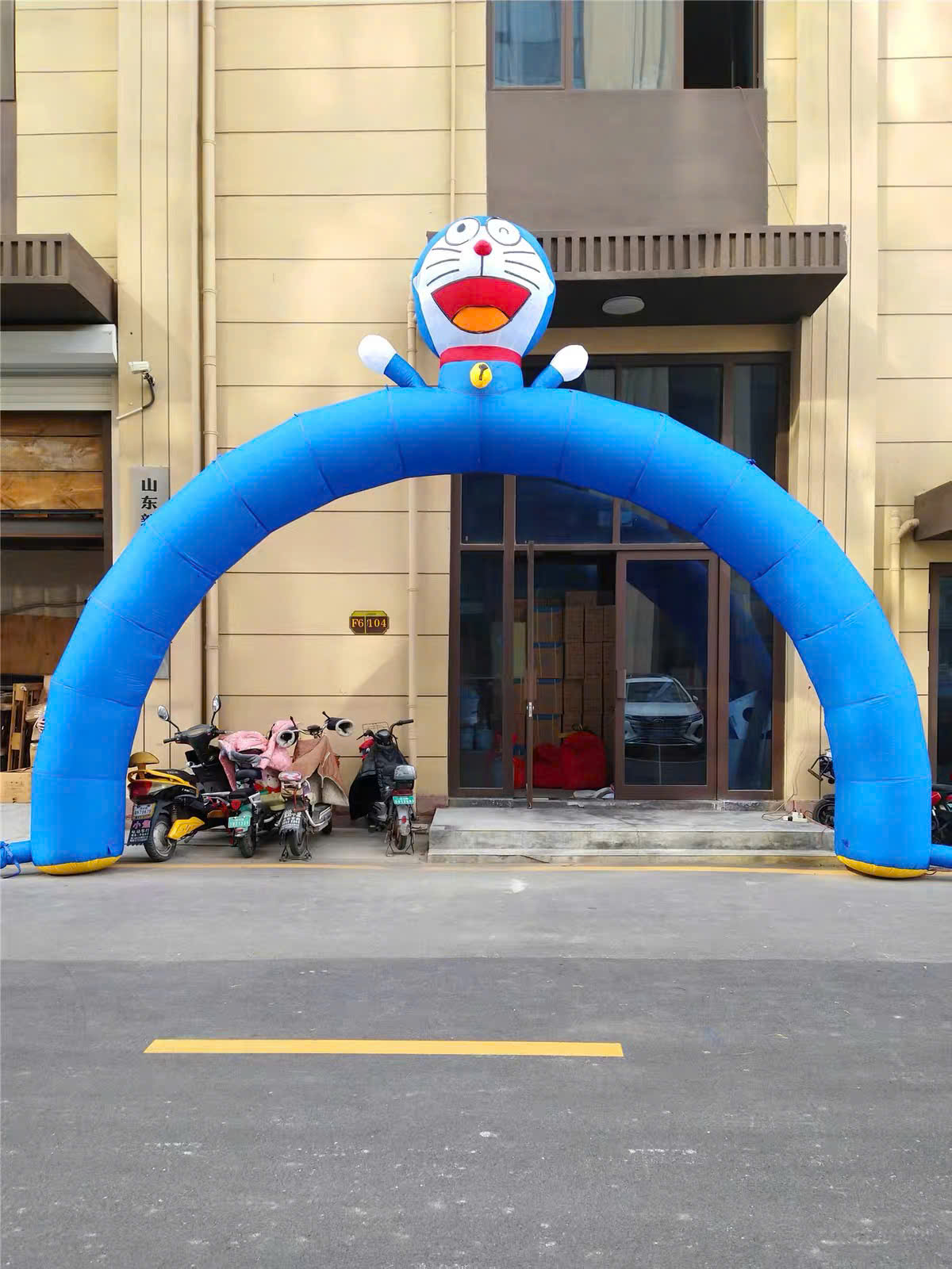 Mascot Doraemon bơm hơi