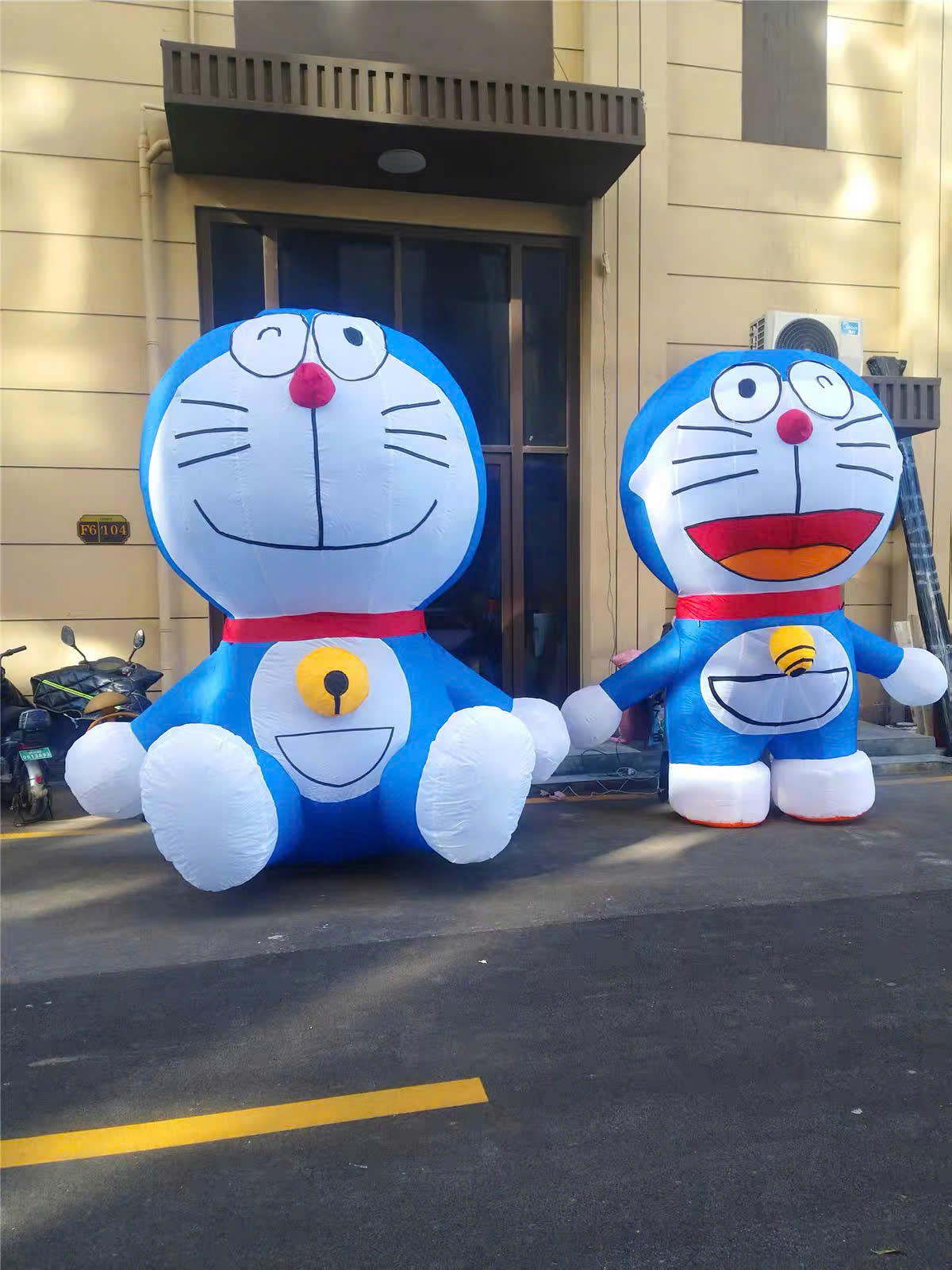 Mascot Doraemon bơm hơi