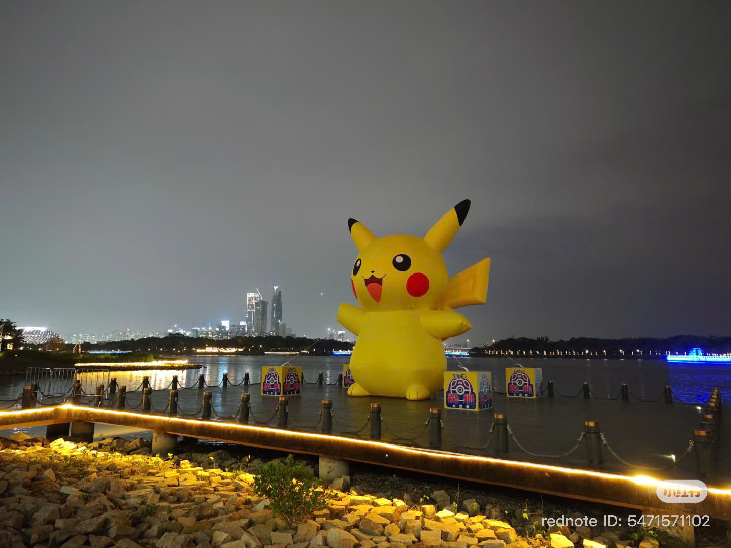 Mascot Pikachu bơm hơi