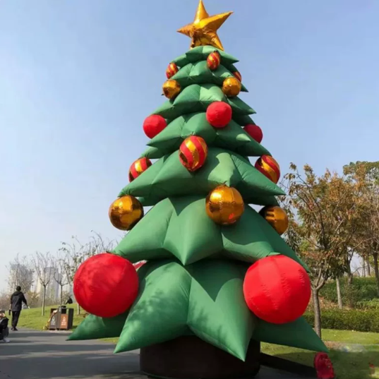 Cây thông noel khổng lồ